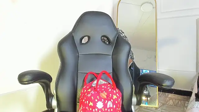 nicolvibes 212 online show from February 11, 2026, 8:25 pm