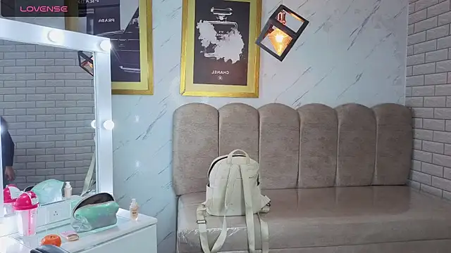 Evy Luxx v online show from February 27, 2026, 8:20 pm