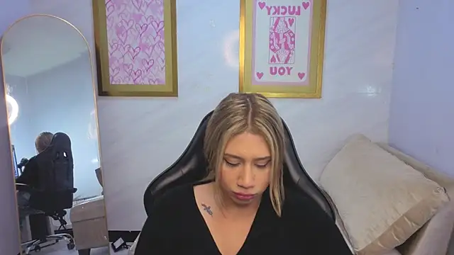 Evy Luxx v online show from April 2, 2026, 3:37 am