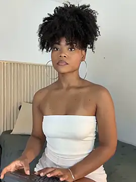 Snapshot of vanestraus chatting on February 12, 2026, 8:37 pm vanestraus online show from February 12, 2026, 8:37 pm