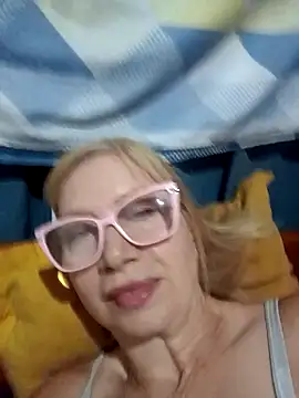 SexyMilf1211 online show from February 5, 2026, 4:22 pm