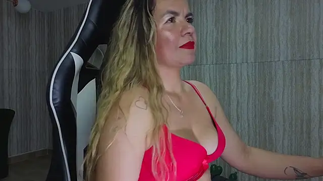 Snapshot of paula_lorens_t1_ chatting on November 15, 2025, 2:53 am paula lorens t1 online show from November 15, 2025, 2:53 am