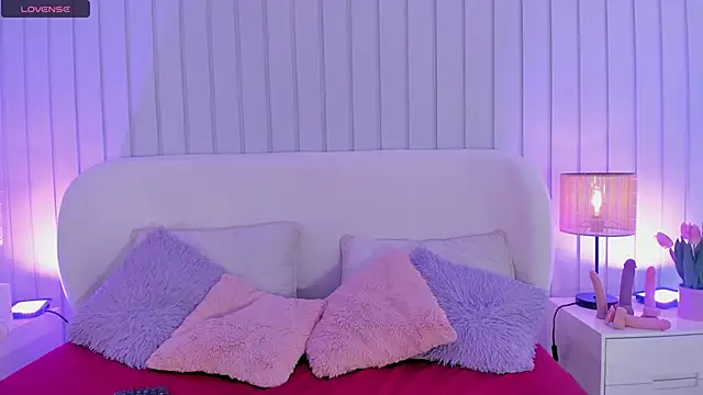 catalinaruiz  online show from March 8, 2026, 5:50 pm