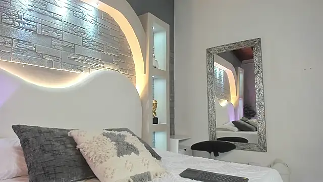 Valentino moretti online show from January 8, 2026, 1:13 pm