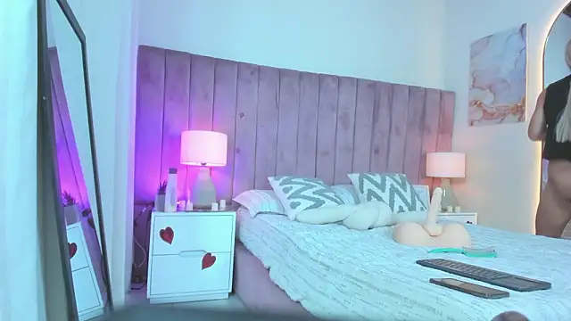 Valentino moretti online show from February 19, 2026, 12:45 pm