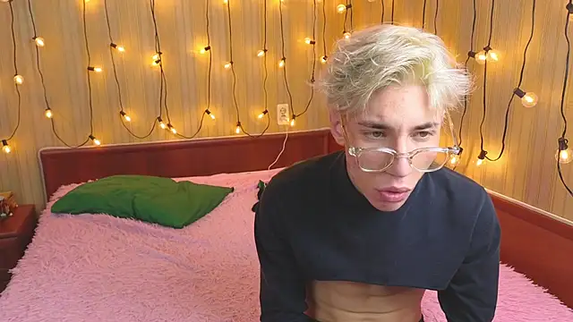 Snapshot of Adrian_Collinss chatting on November 14, 2025, 7:45 pm Adrian Collinss online show from November 14, 2025, 7:45 pm