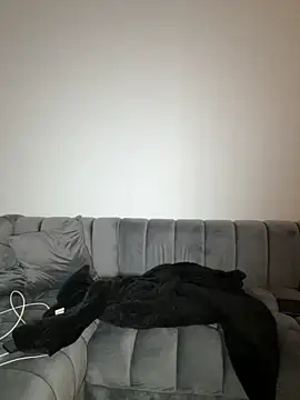 Drekacakez online show from May 7, 2026, 10:53 am