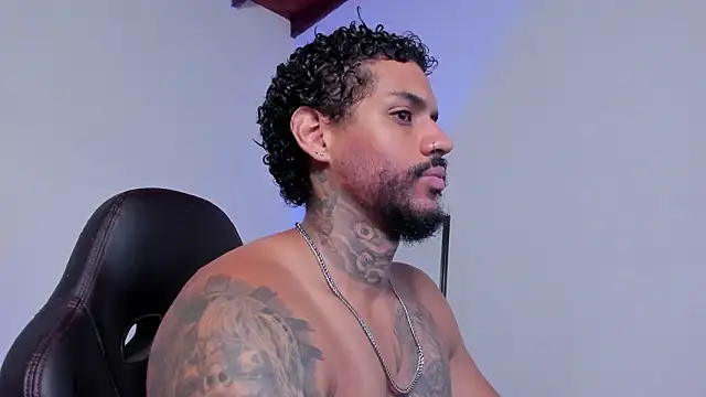 LuigiVitale 1 online show from March 28, 2026, 1:05 am