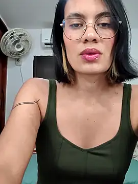 Mia saaenz online show from November 17, 2025, 10:37 pm