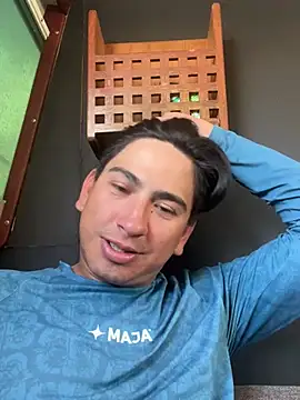 algila08 online show from April 12, 2026, 11:32 pm