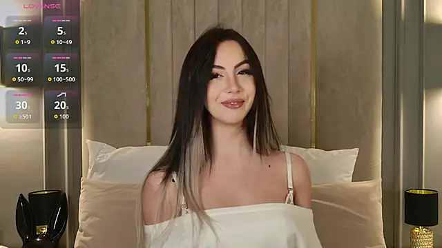 Snapshot of RileyHeaven chatting on February 17, 2026, 9:43 pm RileyHeaven online show from February 17, 2026, 9:43 pm