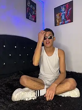 Snapshot of Luigi_cumming1 chatting on November 18, 2025, 8:19 am Luigi cumming1 online show from November 18, 2025, 8:19 am