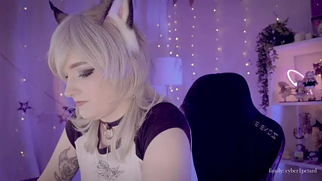 Snapshot of vronnier chatting on December 19, 2025, 4:03 pm vronnier online show from December 19, 2025, 4:03 pm