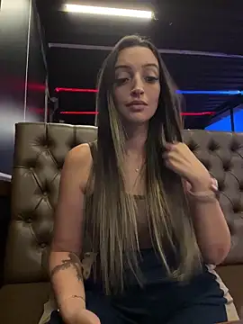 BelleRune online show from April 16, 2026, 9:39 pm