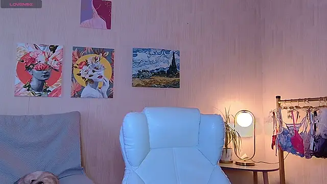 Snapshot of LucyDar chatting on November 24, 2025, 7:08 am LucyDar online show from November 24, 2025, 7:08 am