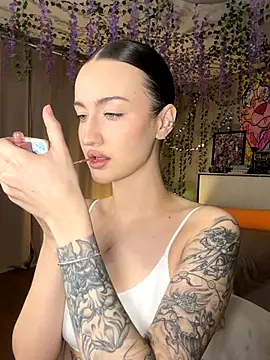 that eva online show from November 30, 2025, 6:06 am