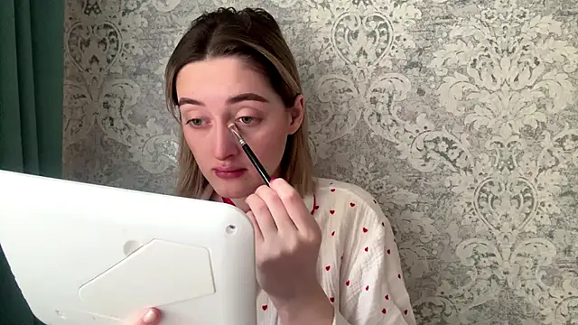 Emily lyy online show from December 18, 2025, 10:54 am