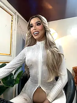  SandraHornball  online show from November 26, 2025, 10:22 pm