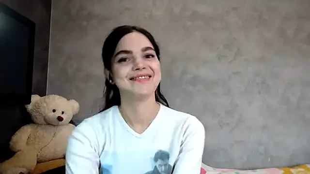 LillyWesthouse online show from November 18, 2025, 9:14 am