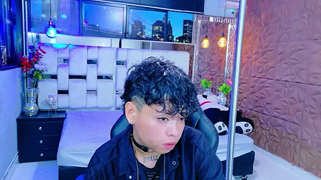 lunabustygirl online show from January 7, 2026, 7:44 am