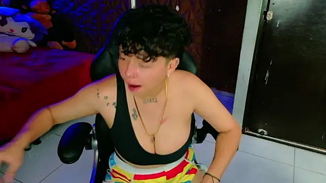 lunabustygirl online show from February 15, 2026, 4:14 pm