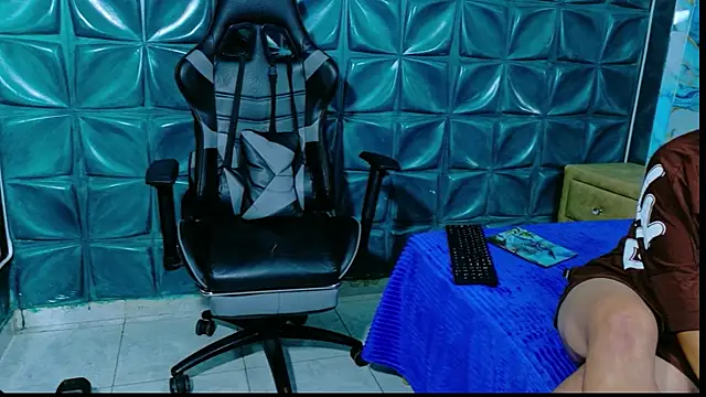 lunabustygirl online show from February 21, 2026, 1:23 pm