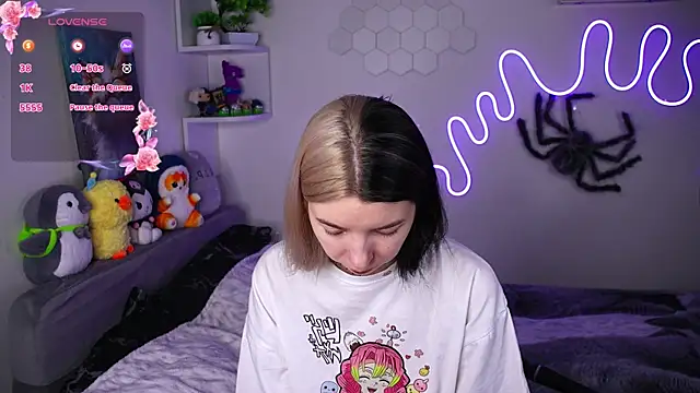 Emmie shy online show from April 13, 2026, 7:19 pm