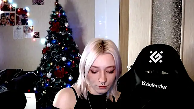 SophiaLur online show from December 14, 2025, 4:34 pm