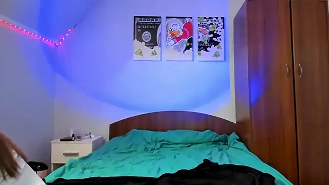 tinyglow online show from December 20, 2025, 9:55 pm