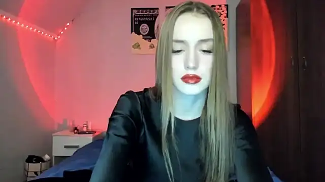 Snapshot of tinyglow chatting on February 6, 2026, 11:19 pm tinyglow online show from February 6, 2026, 11:19 pm