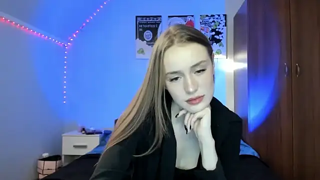 Snapshot of tinyglow chatting on February 7, 2026, 9:29 pm tinyglow online show from February 7, 2026, 9:29 pm