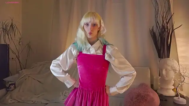 BeverlyWahoske online show from November 14, 2025, 9:13 pm