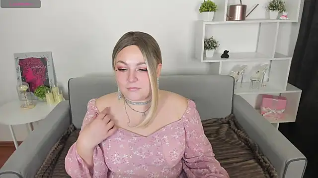 WendyHines online show from November 24, 2025, 1:49 am