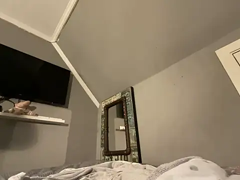 Snapshot of Lockig chatting on February 10, 2026, 9:19 pm Lockig online show from February 10, 2026, 9:19 pm