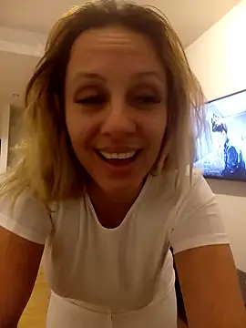 cleopatravodos online show from December 2, 2025, 6:47 pm