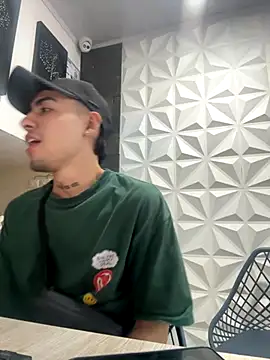 Snapshot of AROMERCURY chatting on November 18, 2025, 3:05 pm AROMERCURY online show from November 18, 2025, 3:05 pm