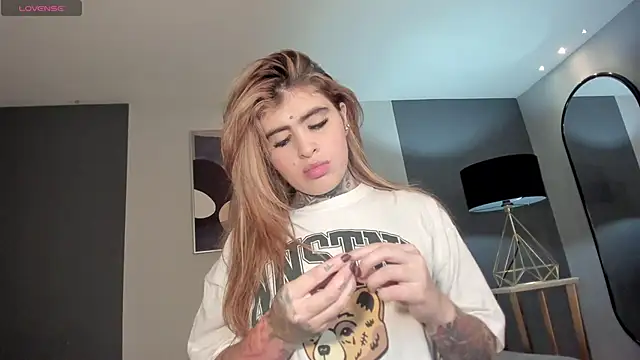 CarlaBrunni online show from December 21, 2025, 11:17 am