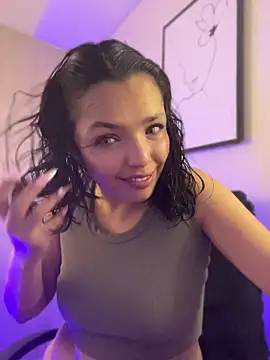 LaraDanverss online show from April 16, 2026, 9:04 pm