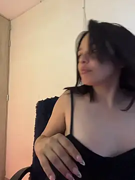 Snapshot of LaraDanverss chatting on June 20, 2026, 12:08 pm LaraDanverss online show from June 20, 2026, 12:08 pm