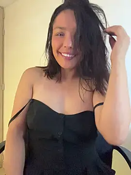 Snapshot of LaraDanverss chatting on June 22, 2026, 9:01 pm LaraDanverss online show from June 22, 2026, 9:01 pm