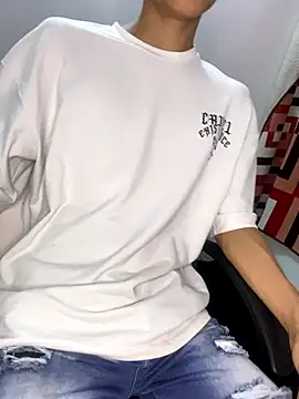 Snapshot of Andre_81q chatting on November 19, 2025, 1:27 am Andre 81q online show from November 19, 2025, 1:27 am