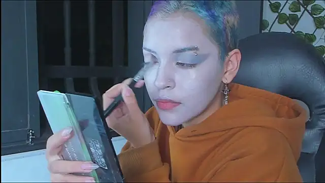 Anny Kiitty online show from November 24, 2025, 4:01 am