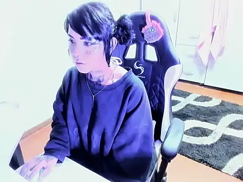 Zombitch online show from November 25, 2025, 9:37 pm