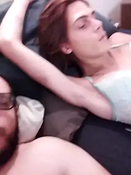 Snapshot of YoungTransAndBi chatting on November 17, 2025, 1:44 am YoungTransAndBi online show from November 17, 2025, 1:44 am