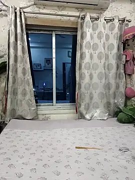 Cute-richa1 online show from April 7, 2026, 6:19 pm