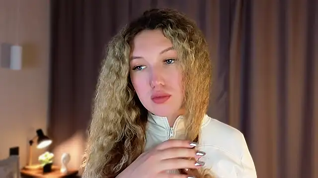 Snapshot of SueHolt chatting on November 18, 2025, 2:21 pm SueHolt online show from November 18, 2025, 2:21 pm