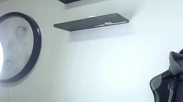 Nina-foxx online show from December 18, 2025, 7:53 pm