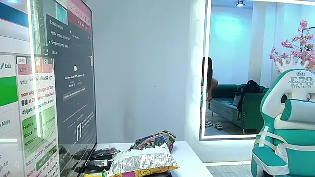 Gemma bellini online show from December 4, 2025, 7:33 pm