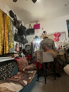 Motherbigbus online show from February 22, 2026, 7:40 am