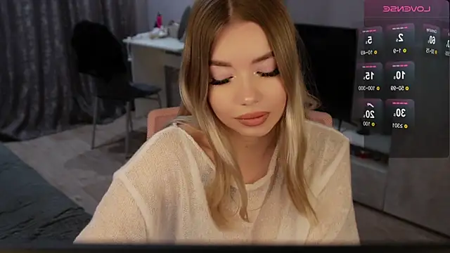 Snapshot of maymaymaymayy chatting on November 17, 2025, 1:33 am maymaymaymayy online show from November 17, 2025, 1:33 am